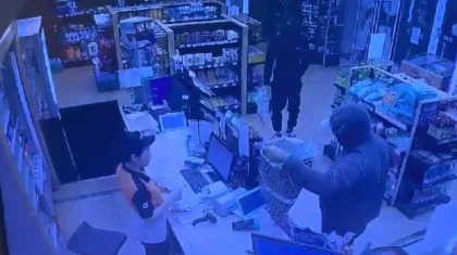 Алматы облысында жанармай құю бекетіне қарақшылық шабуыл жасағандар көп ұзамай ұсталды (ВИДЕО)