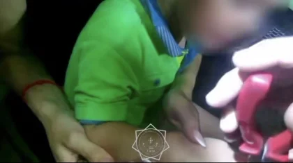 Павлодарда 3 жасар баланың саусағына қақпақ кептеліп қалған