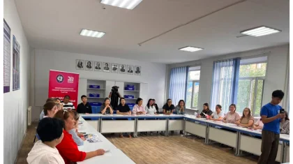 ЖСДП кандидаттары Көкшетаудағы мектеп ұжымымен кездесті