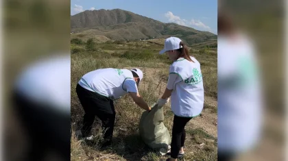 Байтақтықтар экологиялық сенбілікте 140 қап қоқыс жинады