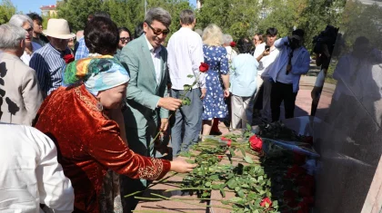Қарағандыда Абай күні аталып өтті: «Book Picnic» алаңы ашылды
