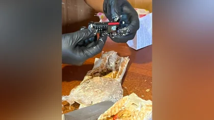 Ақтөбеде сотталған адамға ұялы телефонды донердің ішіне жасырып жеткізбек болған