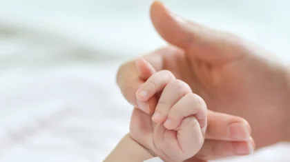 Павлодарда жаңа туған қызын 800 мың теңгеге сатпақ болған әйел 5 жылға сотталды