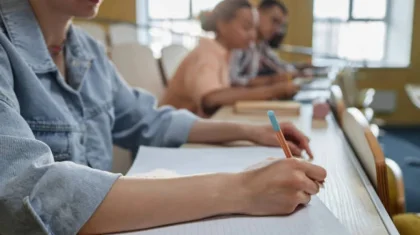 Өскеменде студент оқуына қатысты мәселелерді шешемін деп алаяққа 1,7 млн теңге аударып жіберген