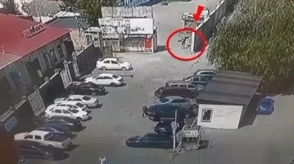 Өскеменде ер адам ұялы телефонды көрмек болып сатушыдан алған бойда қашып кеткен (ВИДЕО)