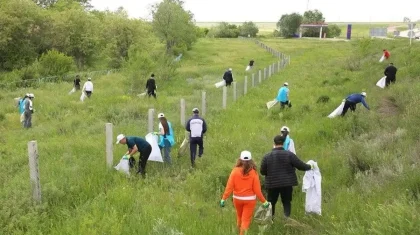 «Таза Қазақстан»: Семейде тарихи орындар мен Ертіс жағалауы тазартылды