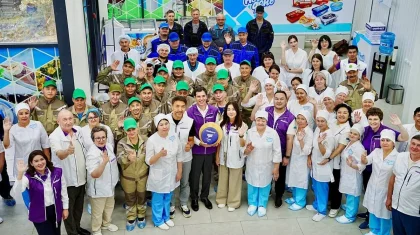«Әділет» партиясынан Құрылтай депутаттығына кандидаттар қостанайлық кәсіпорын жұмысшыларымен кездесті