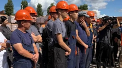 90% — өзіміздің өнім: Respublica партиясының өкілдері Көкшетауда кірпіш зауытына барды