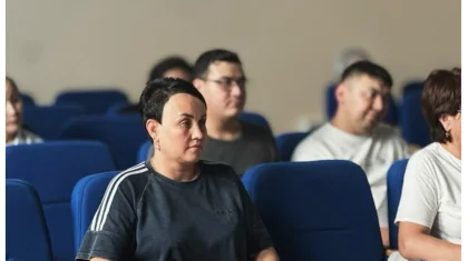 Семейде ЖСДП әлеуметтік сала қызметкерлерінің еңбек жағдайына қатысты ұсыныстарын тыңдады
