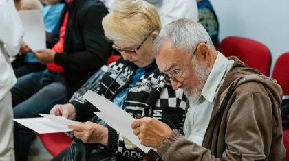 Брайль қарпі, ыммен аудару және дауыстық көмекші: «Әділет» партиясы ақпаратты бәріне бірдей қолжетімді ету үшін қандай жағдай жасайды