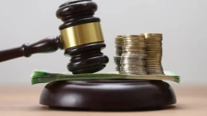 Бакуде әйел адам экс-күйеуімен ренжісіп, бетінен тырнап алғаны үшін айыппұл арқалады