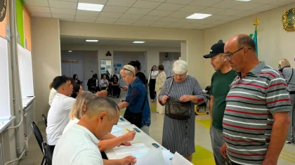 Дауыс беруге бір сағат қалды: қазақстандықтар сайлау құқығын жүзеге асыруды жалғастыруда