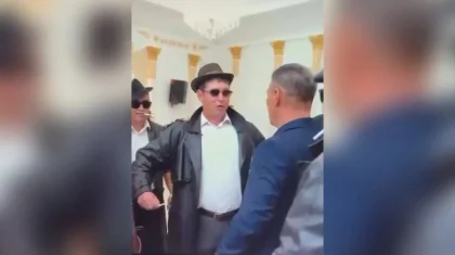 Тісін сындырып, қабырғасын сындырған: БҚО-дағы тойда «тентек кәде» дәстүрі төбелеспен аяқталды