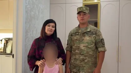 «Ішінде екі інім бар»: Оралда Ұлттық ұланның жауынгері өрт шыққан пәтерден балаларды құтқарып алған (ВИДЕО)