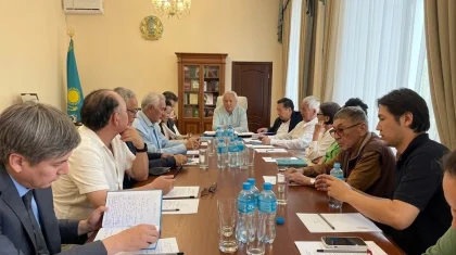 «Әділетті қоғамға – шыншыл сөз»: Жазушылар одағы президенттің кітабын талқылады