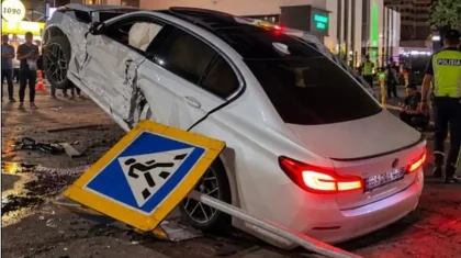 Алматыда BMW жоғары жылдамдықпен таксиге соғылды