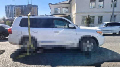 Семейде Toyota Land Cruiser мінген жүргізуші зейнеткер әжейді қағып кетті