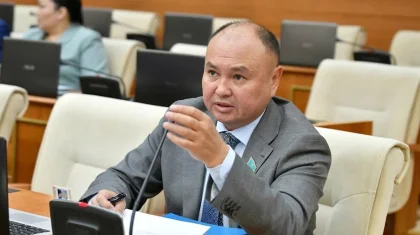 Депутат мектептердегі тәрбие жұмыстарында балаларға амандасу әдебін үйретуді ұсынды