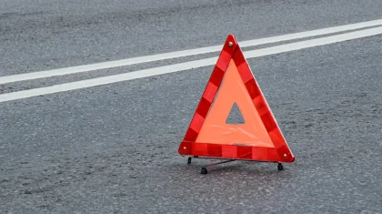 Жүк көлігіне соғылып, аударылып қалған: адам шошырлық жол апаты ЖИ камерасына түсіп қалды (ВИДЕО)