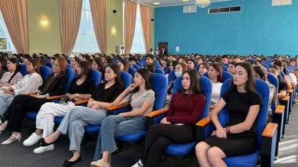 Шымкентте бірінші курс студенттерін алаяқтардан қорғауға арналған кездесулер өтті