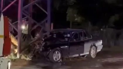 Жезқазғанда BMW электр желісінің бағанына соғылды: жасөспірім қаза тапты (ВИДЕО)