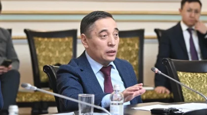«Байыпсыз блогер мен кереғар коучке еліктейді»: депутат жастарға білім-ғылымды насихаттау мәселесін көтерді