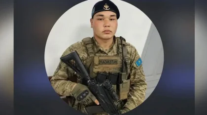 «Ұлым жағаға өзі жүзіп шыққан»: Каспийде тірі қалған тағы бір сарбаздың анасы сұхбат берді