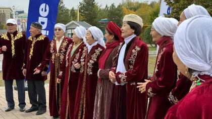 «Қарияларға тек көмекке мұқтаж адам ретінде қарамау керек»: Астанада «Әділет» партиясы фестиваль өткізді