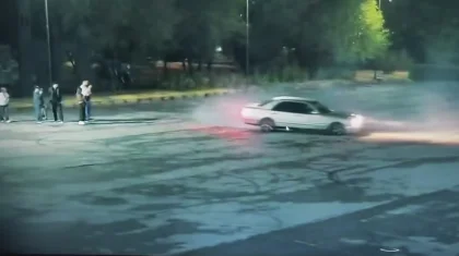 Шымкентте дрифт жасаған жүргізуші 10 тәулікке қамалды