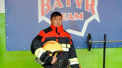 Өртке оранған үйден 45 адамды құтқарған: өскемендік өрт сөндірушінің оқиғасы
