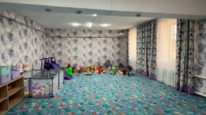 «Идеяны сот төрағасы айтқан»: Алматы облысындағы атақты әйелдер түрмесінде балалар ойнайтын бөлме ашылды (ВИДЕО)
