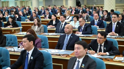 «Мектеп тек технологияны үйрететін орта емес»: депутат президенттің Жолдаудағы бастамасын тарқатып берді (ВИДЕО)