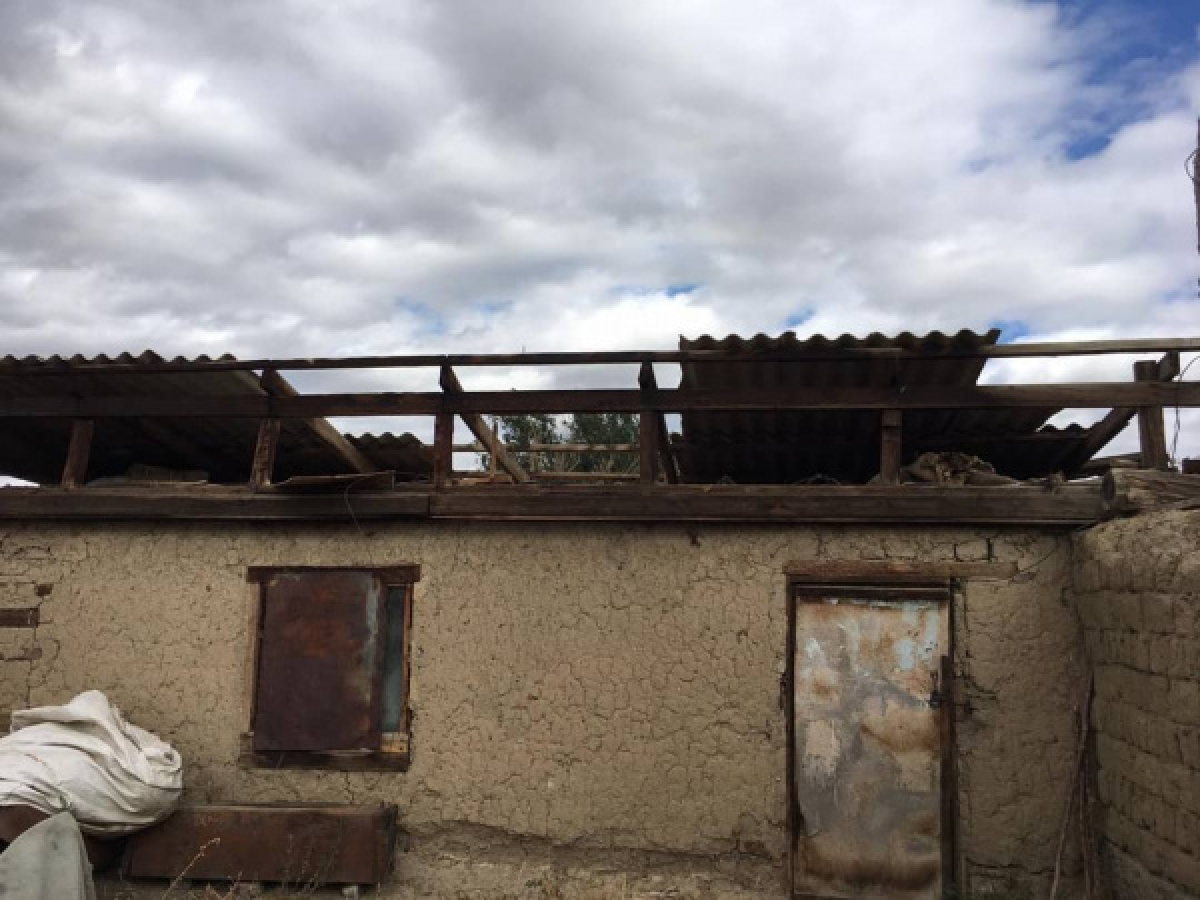 Повреждены крыши домов в Узбекистане