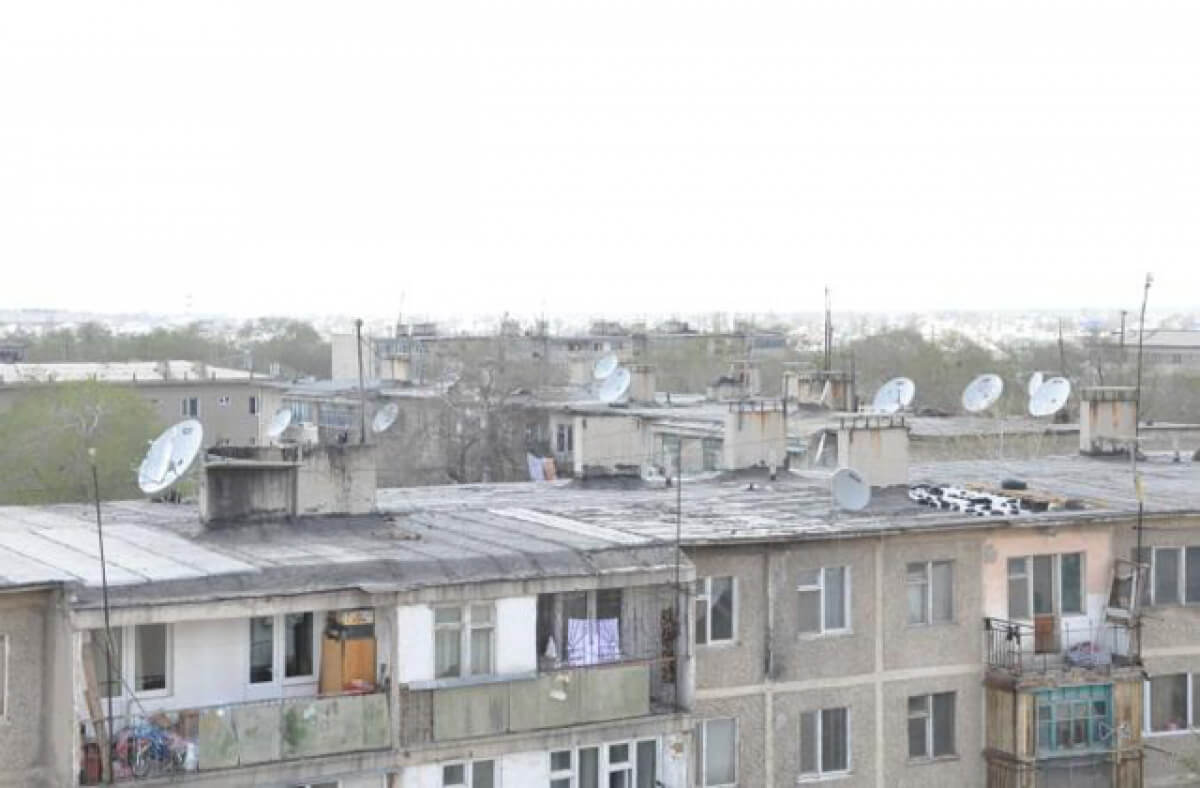Түркістан қаласының әкімдігі көпбалалы отбасыларды ескі үйлерге орналастырған