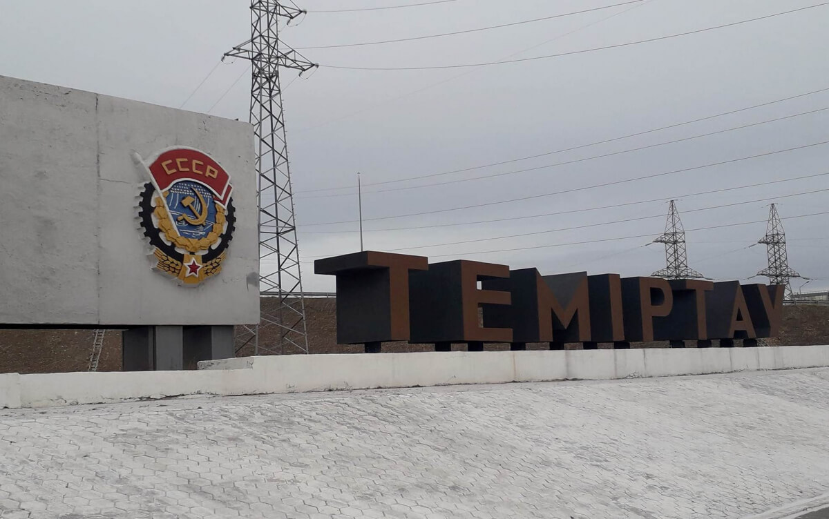 Әкімнің орынбасары Теміртаудағы КСРО елтаңбасына ұқсас белгінің алынбайтынын айтты