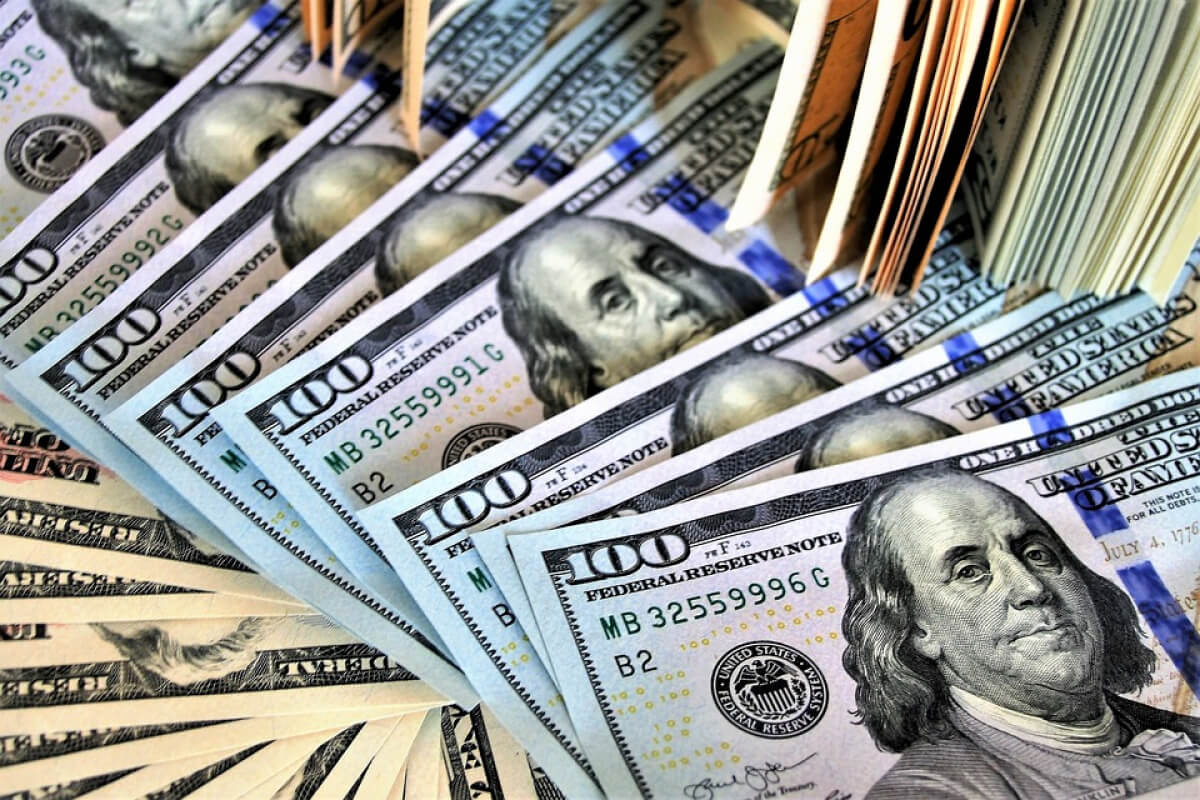 Демалыс күндеріне доллардың ресми бағамы белгіленді