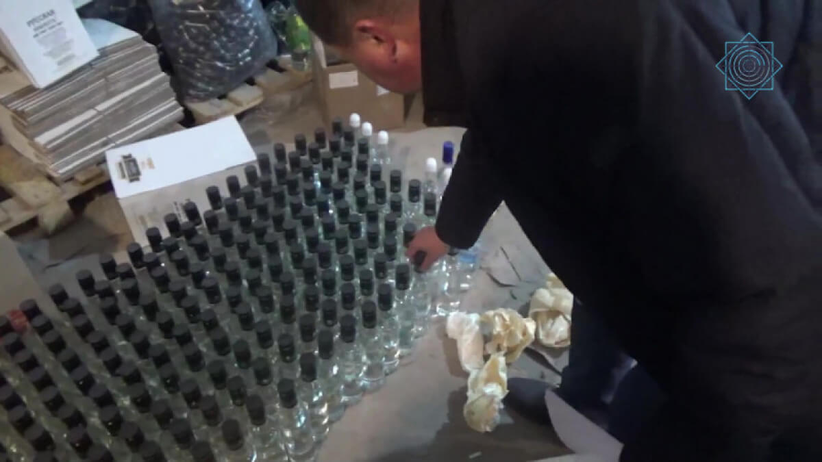 Шымкентте алкоголь өнімін шығарып келген астыртын цех анықталды