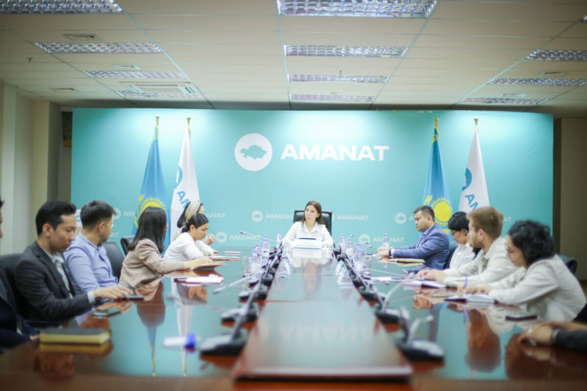 «AMANAT» партиясының Жастар қанаты интернетке тәуелділік мәселесін талқылады