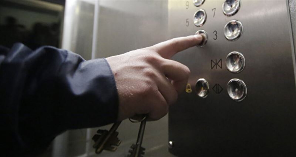 Елордада көпқабатты тұрғын үйде лифт құлады