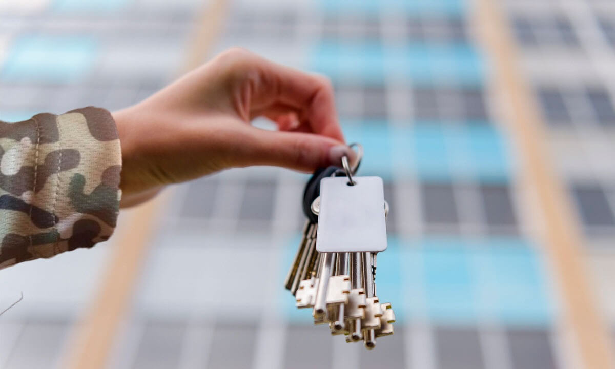 Как быстро получить жилье. Ключи от квартиры в новостройке. Квартиры сиротам. Как быстро получить жилье. Новая квартира ключи.