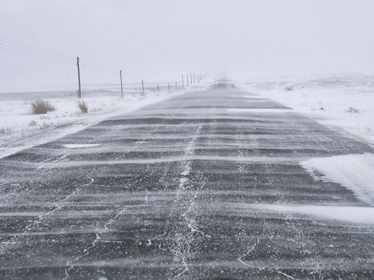 метель трасса. метель трасса. стройка объездной дороги хабаровск. сильная метель. зимние дороги казахстана.