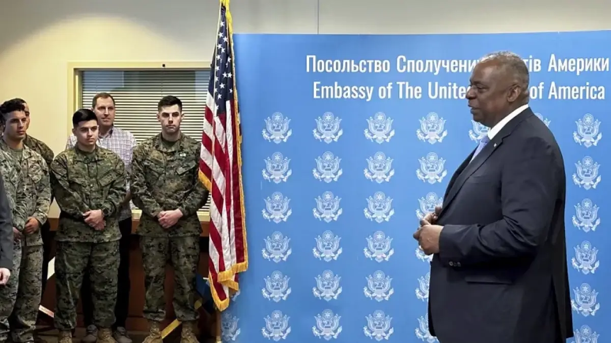 АҚШ-тың Қорғаныс министрі Украинаға барды