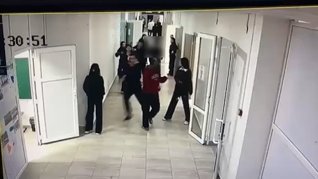 Құлсарыда 10-сынып оқушысы балта ұстап, қатарластарына шабуыл жасады: екі бозбала жараланды