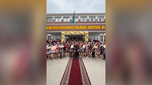 Маңғыстау облысында мектеп түлектері 236 қымбат көлікті кортежге шығарған (ВИДЕО)