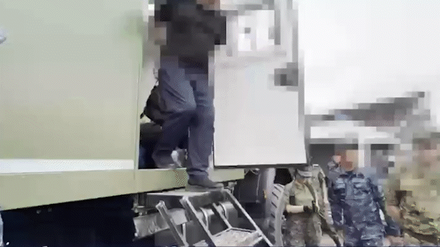 Алматыда 17 жыл бұрын банктердің бірінен 183 млн теңге ұрлаған ер адам Қырғызстанда қолға түсті