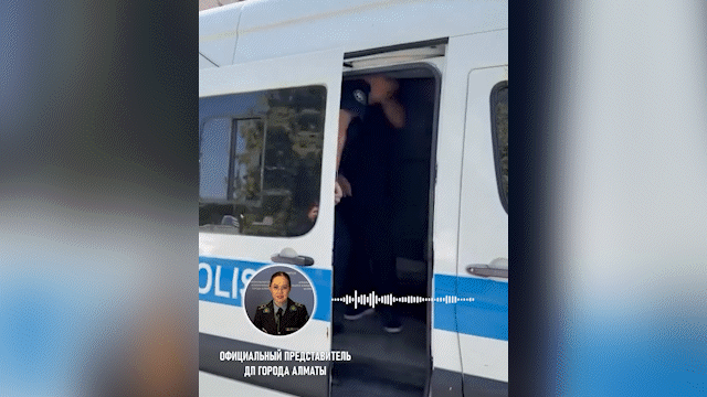 Мүгедек енесін зорлаған: Алматыда күдікті ер адамның қамауға алынған видеосы жариялады