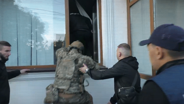 «Курьерлерді аяусыз ұрып-соққан»: Қазақстан мен Украинада синтетика сатқан халықаралық арнаның жолы кесілді (ВИДЕО)