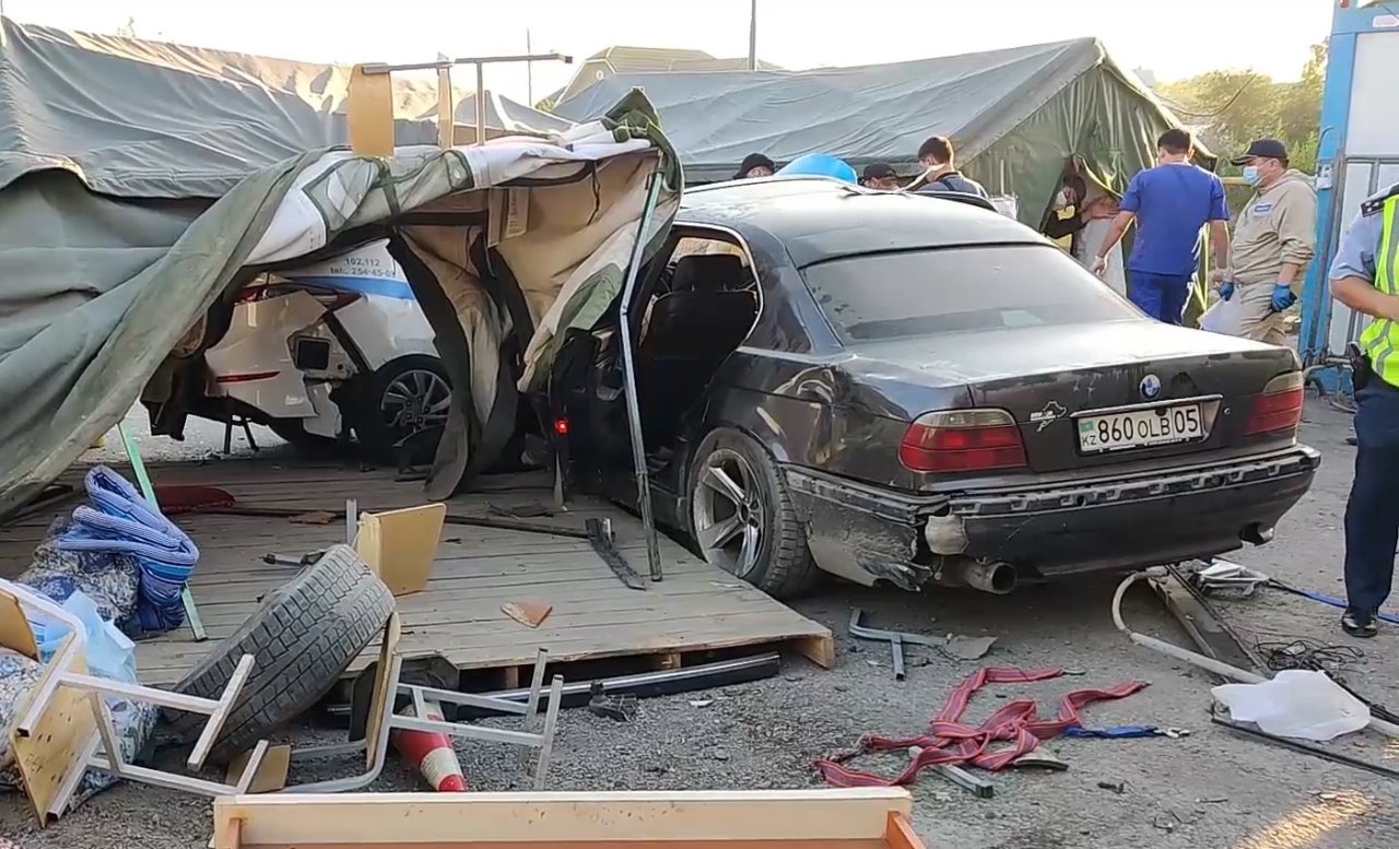 Әкесі қызының аузына келді