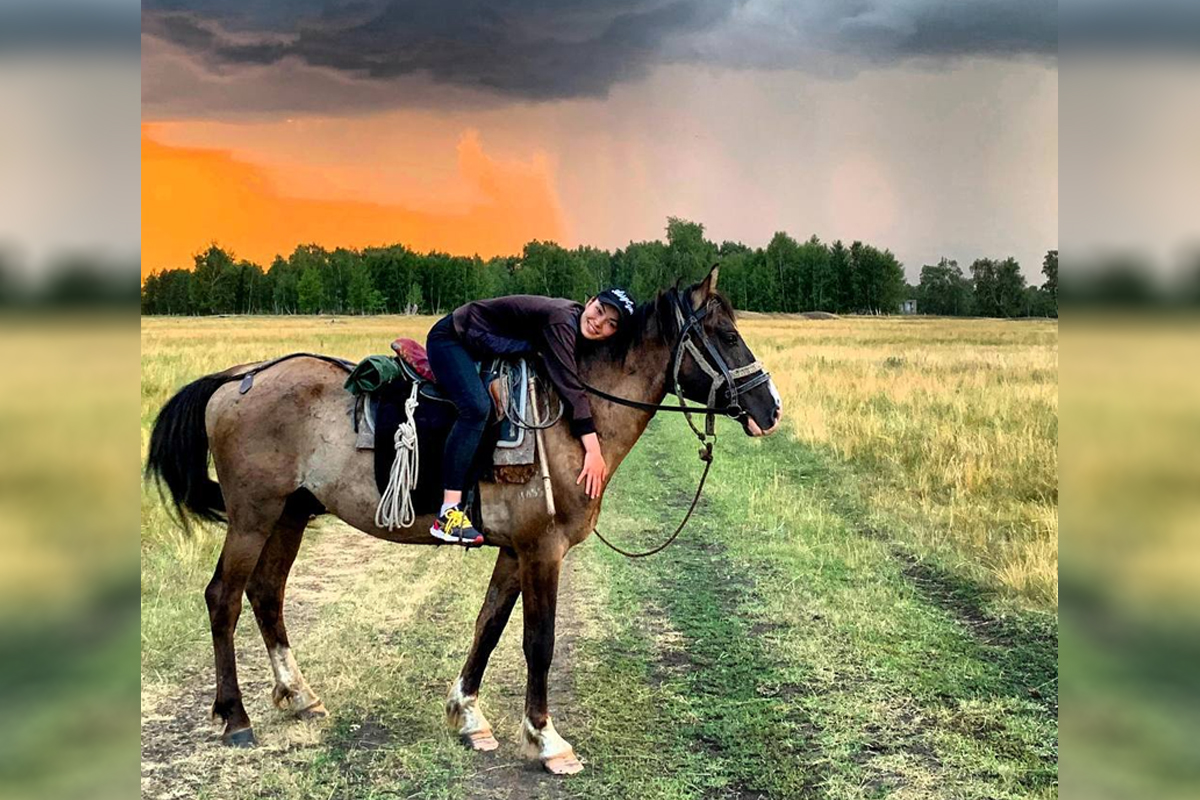 Жыныс: бір қыз және бес порно