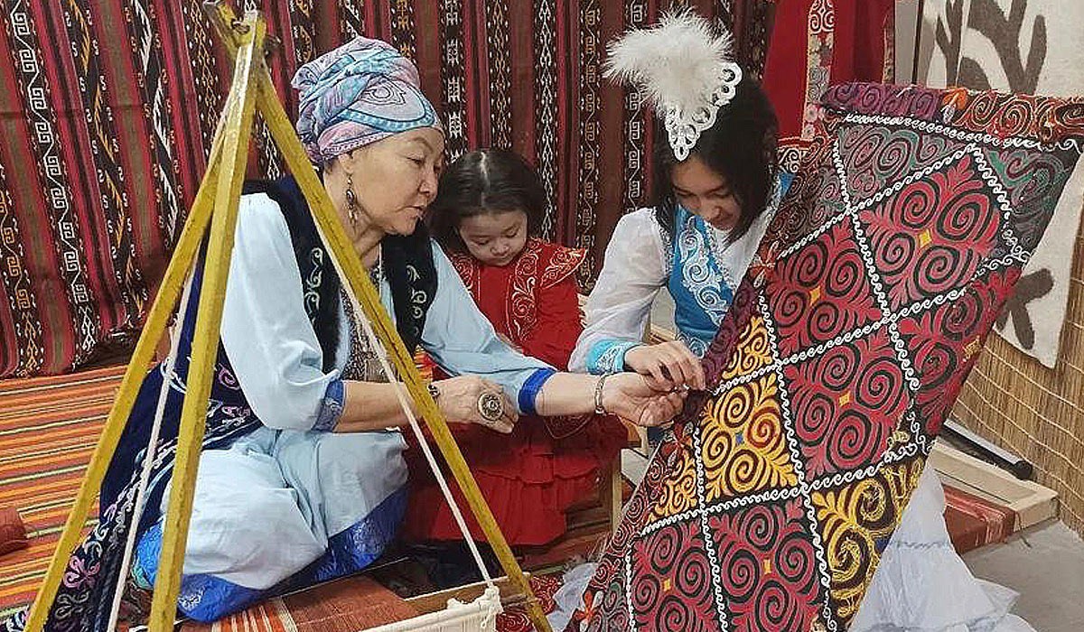 Желідегі атақты секс бейнелері Еркектер спермы жалап жатқан бейнелер